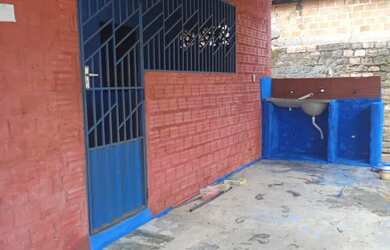 Imagem: A casa possui 3 Dormitórios, 2 Banheiros e está localizado