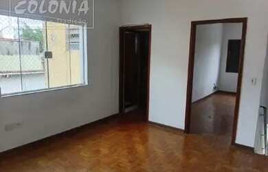 Imagem: A casa possui 4 Dormitórios, 2 Banheiros, 4 Vagas na garagem