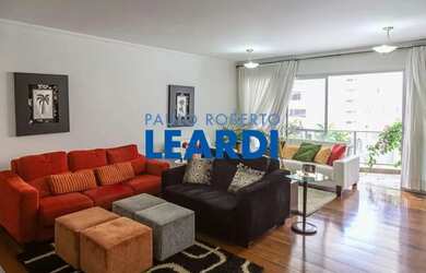 Imagem: O apartamento possui 3 Dormitórios, 5 Banheiros, 3 Vagas na