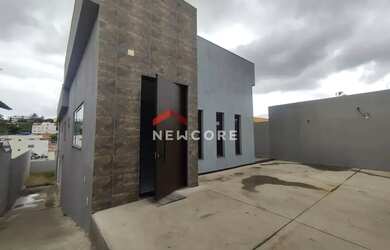 Imagem: A casa possui 4 Dormitórios, 5 Banheiros, 5 Vagas na garagem