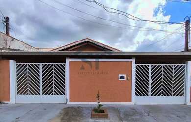 Imagem: A casa possui 3 Dormitórios, 4 Banheiros, 3 Vagas na garagem