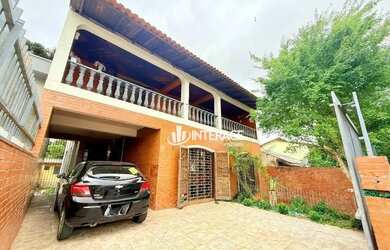 Imagem: A casa possui 5 Dormitórios, 3 Banheiros, 3 Vagas na garagem