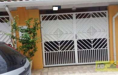 Imagem: A casa possui 3 Dormitórios, 2 Vagas na garagem, 110m² de