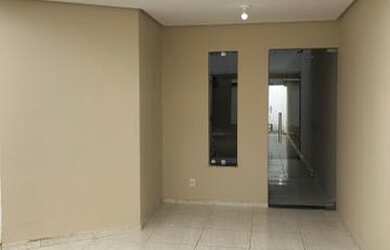 Imagem: A casa possui 2 Dormitórios, 2 Banheiros, 1 Vaga na garagem