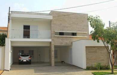 Imagem: A casa em condomínio possui 4 Dormitórios e está localizado