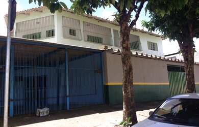 Imagem: O depósito possui 5 Vagas na garagem, 300m² de Área e está