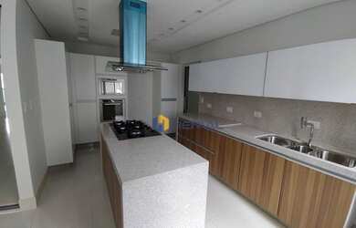 Imagem: O apartamento possui 4 Dormitórios, 4 Banheiros, 236m² de