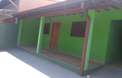 Imagem: A casa possui 2 Dormitórios, 2 Banheiros, 3 Vagas na garagem