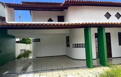 Imagem: A casa possui 4 Dormitórios, 4 Banheiros, 2 Vagas na garagem