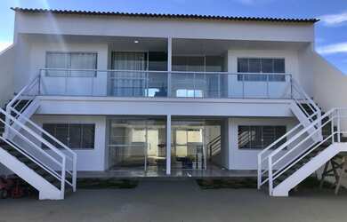 Imagem: A casa possui 2 Dormitórios, 2 Banheiros, 2 Vagas na garagem