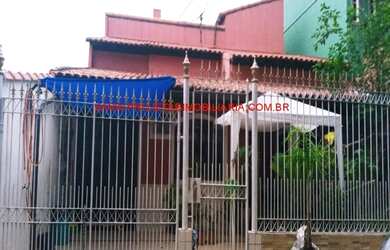 Imagem: A casa possui 2 Dormitórios, 3 Banheiros, 3 Vagas na garagem