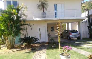 Imagem: A casa em condomínio possui 3 Dormitórios, 3 Banheiros, 2