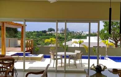 Imagem: A casa em condomínio possui 4 Dormitórios, 5 Banheiros, 5