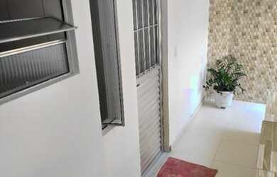 Imagem: A casa possui 2 Dormitórios, 1 Banheiro e está localizado