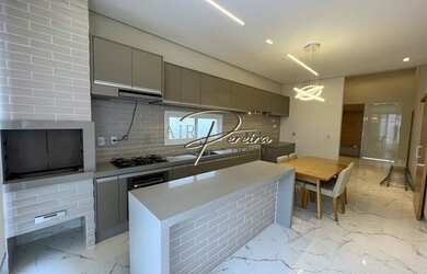 Imagem: A casa em condomínio possui 3 Dormitórios, 3 Banheiros, 4