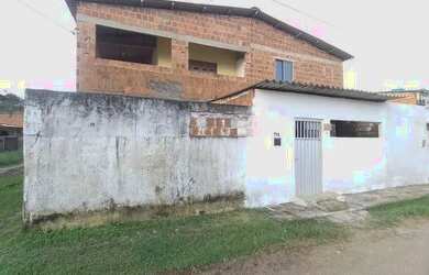 Imagem: A casa possui 2 Dormitórios, 1 Banheiro, 2 Vagas na garagem