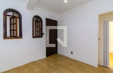 Imagem: A casa possui 3 Dormitórios, 2 Banheiros, 70m² de Área e