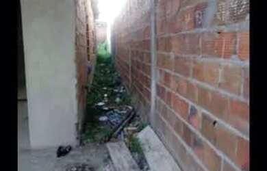 Imagem: A casa possui 5 Dormitórios, 2 Banheiros, 2 Vagas na garagem
