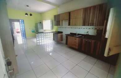 Imagem: A casa possui 3 Dormitórios, 3 Banheiros, 4 Vagas na garagem