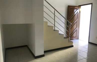 Imagem: A casa em condomínio possui 4 Dormitórios, 4 Banheiros, 3