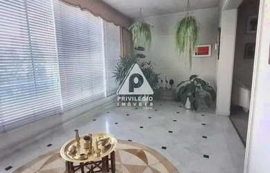 Imagem: O apartamento possui 4 Dormitórios, 4 Banheiros, 1 Vaga na