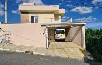 Imagem: A casa possui 3 Dormitórios, 4 Banheiros, 4 Vagas na garagem