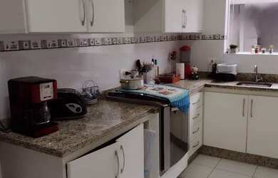 Imagem: A casa em condomínio possui 3 Dormitórios, 3 Banheiros, 2