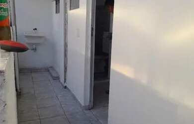 Imagem: A casa em condomínio possui 1 Dormitório, 1 Banheiro e está