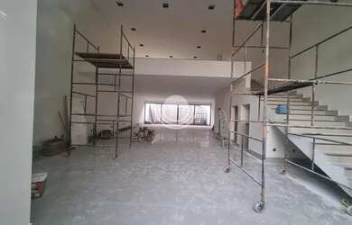 Imagem: O depósito possui 4 Vagas na garagem, 350m² de Área, Imóvel