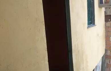 Imagem: A casa possui 3 Dormitórios, 1 Banheiro, 20.000m² de Área