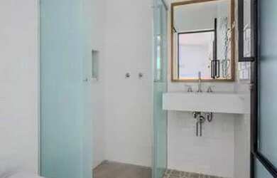 Imagem: A casa possui 3 Dormitórios, 2 Banheiros, 3 Vagas na garagem