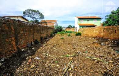 Imagem: O terreno à venda possui e está localizado em Parque Via