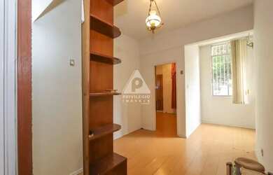 Imagem 2: Apartamento de quarto e sala no Flamengo. Pertíssimo do metrô. Entrar e morar