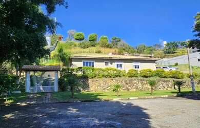 Imagem: A casa em condomínio possui 4 Dormitórios, 5 Banheiros, 5