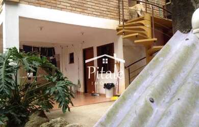 Imagem: A casa em condomínio possui 4 Dormitórios, 5 Banheiros, 2