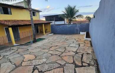 Imagem: A casa possui 3 Dormitórios, 2 Banheiros, 3 Vagas na garagem