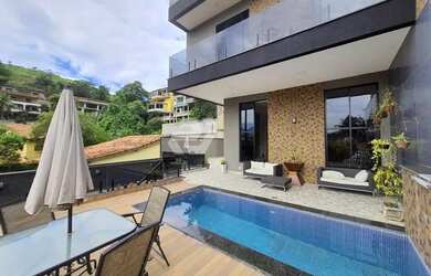 Imagem: A casa em condomínio possui 4 Dormitórios, 5 Banheiros, 4