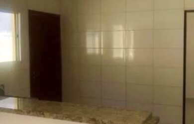 Imagem: A casa possui 2 Dormitórios, 2 Banheiros, 2 Vagas na garagem