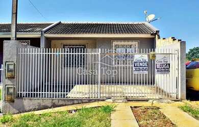 Imagem: A casa possui 2 Dormitórios, 1 Banheiro, 2 Vagas na garagem