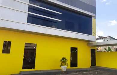 Imagem: O depósito possui 3 Vagas na garagem, 109m² de Área e está