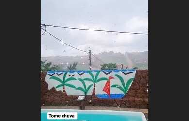 Imagem: A casa possui 4 Dormitórios, 3 Banheiros, 4 Vagas na garagem