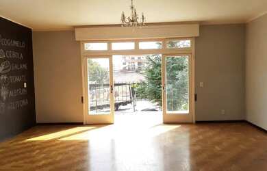 Imagem: A casa possui 4 Dormitórios, 5 Banheiros, 185m² de Área