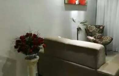 Imagem: A casa possui 3 Dormitórios, 2 Banheiros, 1 Vaga na garagem