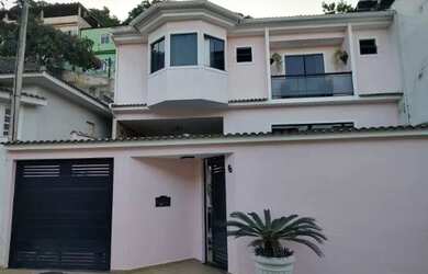 Imagem: A casa em condomínio possui 4 Dormitórios, 5 Banheiros, 1