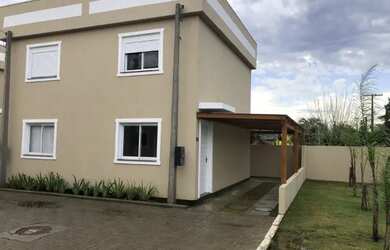 Imagem: A casa possui 2 Dormitórios, 2 Banheiros, 1 Vaga na garagem