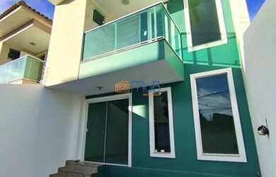 Imagem: A casa possui 3 Dormitórios, 2 Banheiros, 2 Vagas na garagem