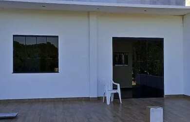 Imagem: A casa possui 3 Dormitórios, 3 Banheiros, 2 Vagas na garagem