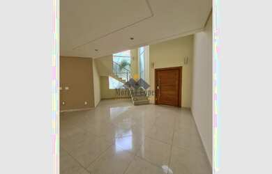 Imagem: A casa em condomínio possui 4 Dormitórios, 5 Banheiros, 349m²