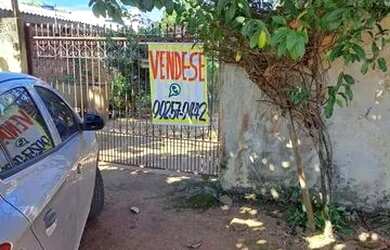 Imagem: A casa possui 4 Dormitórios, 2 Banheiros e 4 Vagas na garagem