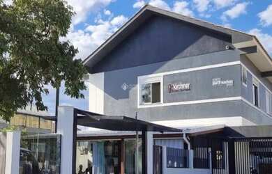 Imagem: A casa possui 4 Dormitórios, 2 Banheiros, 150m² de Área e